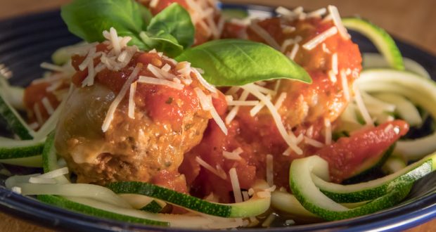 zucchini noodles with meatball marinara